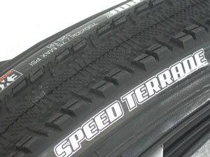 ROAD TIRE MAXXIS